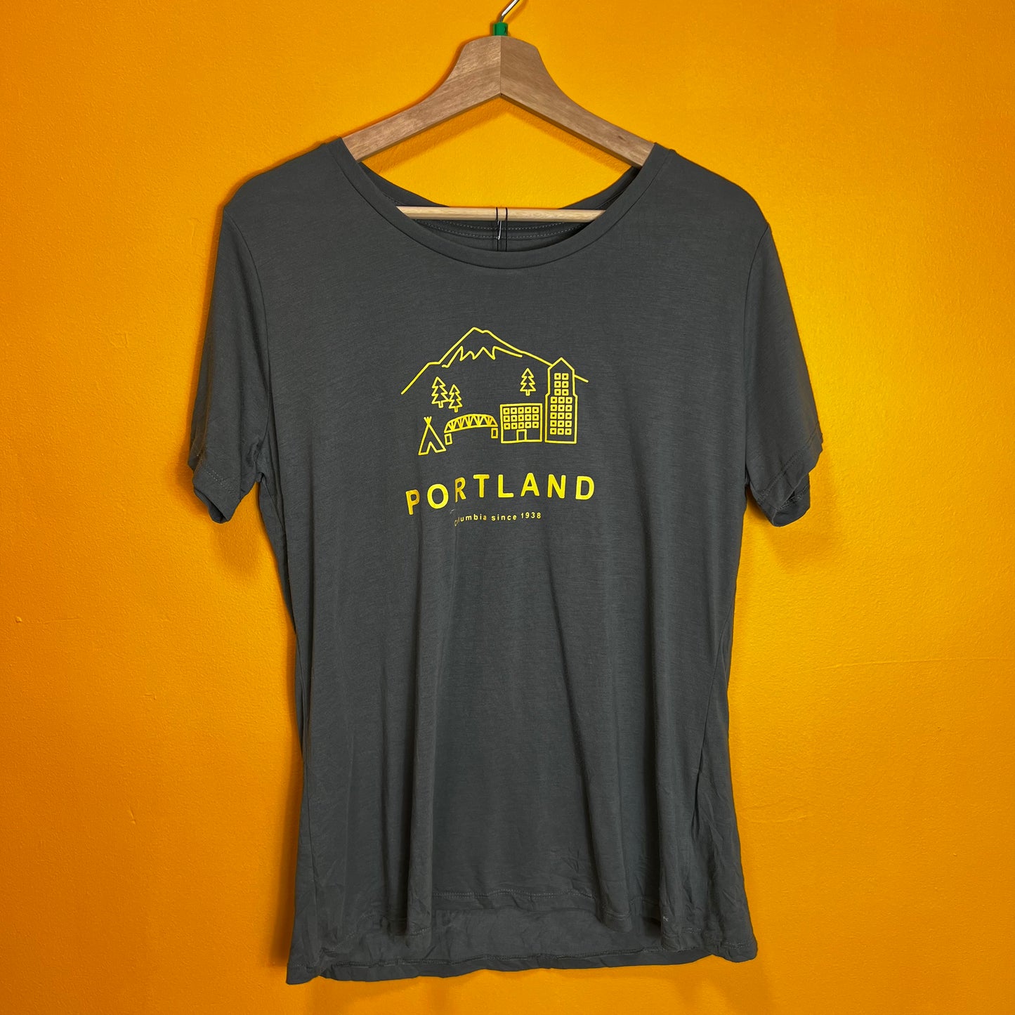 1254 Columbia Graphic T-Shirt, Size XL