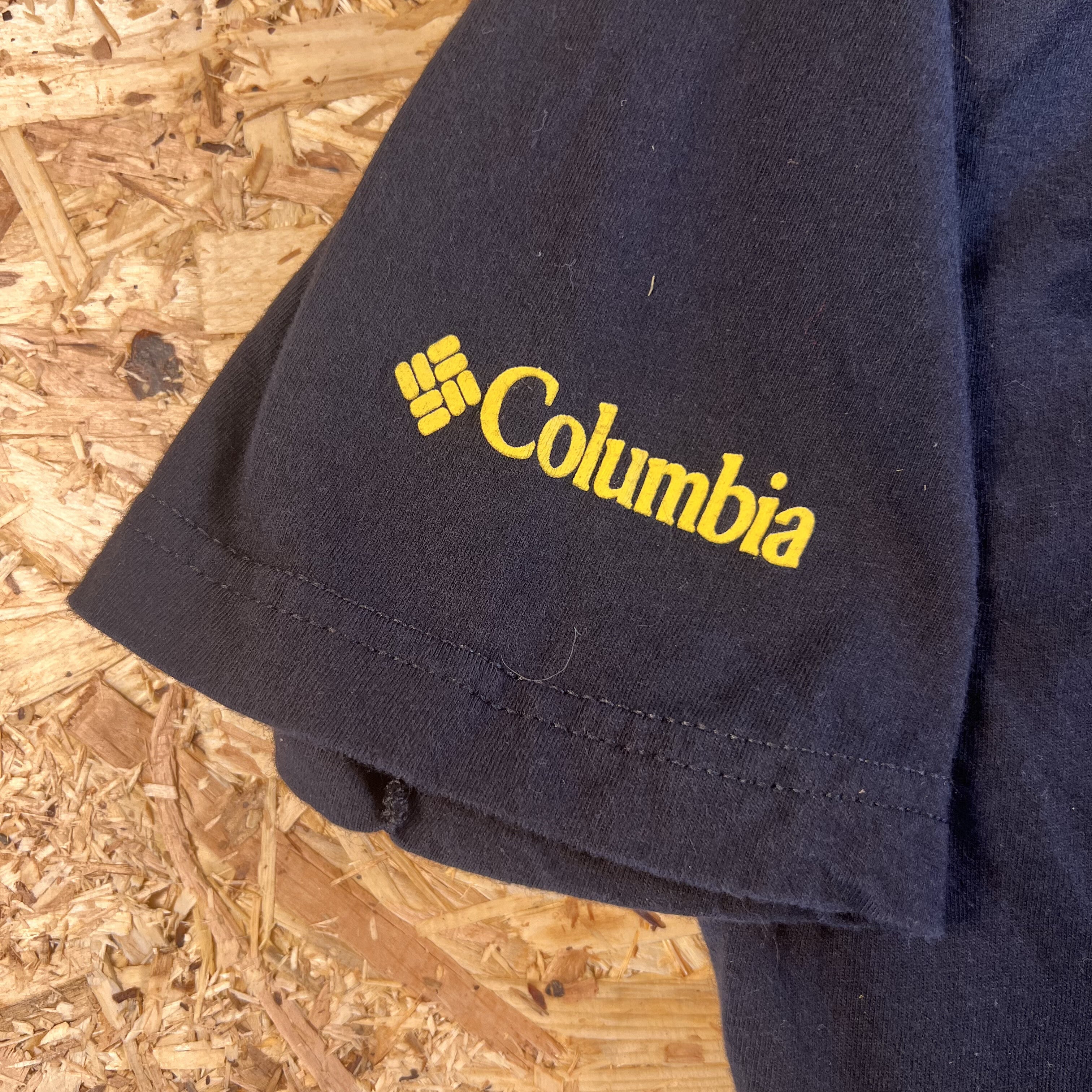 Mens Columbia Bear Fishing Graphic Tee L