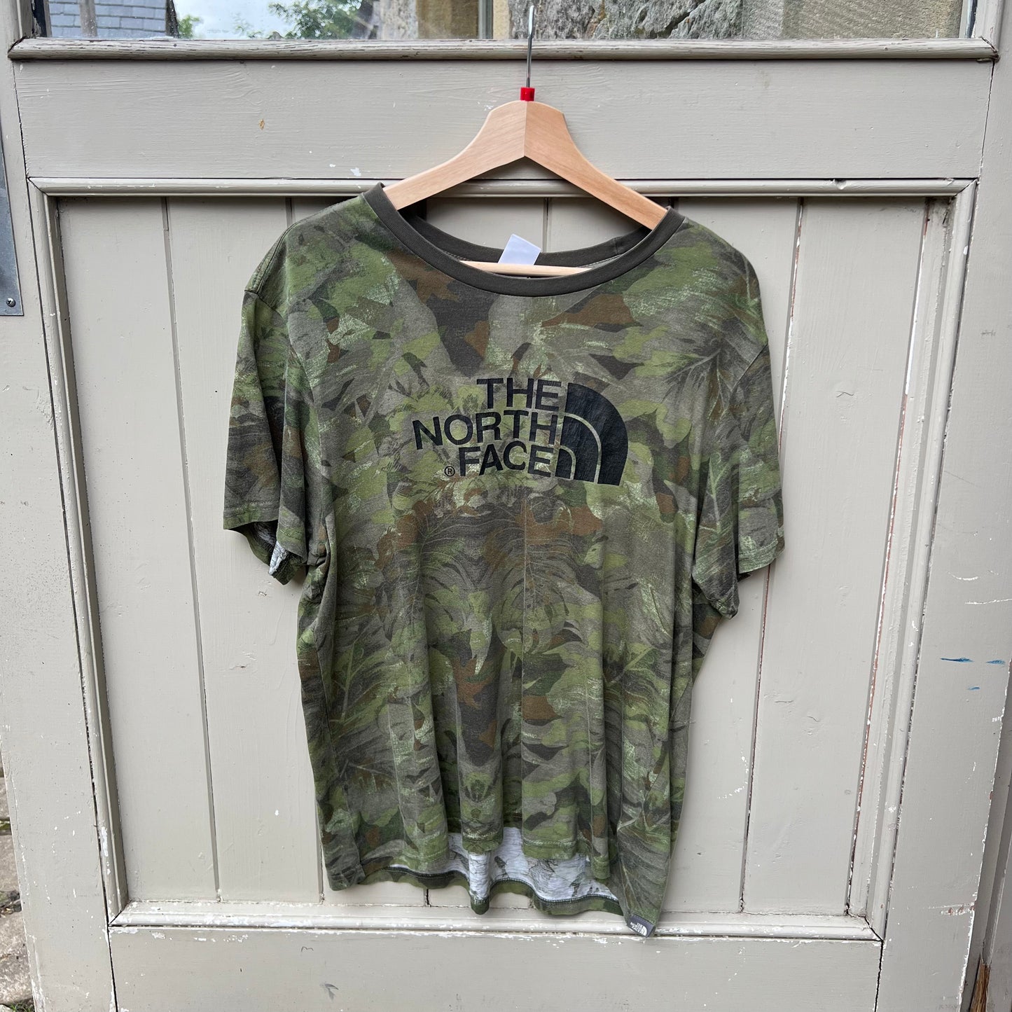 296 The North Face Camo T-shirt, Size Large