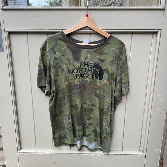 296 The North Face Camo T-shirt, Size Large
