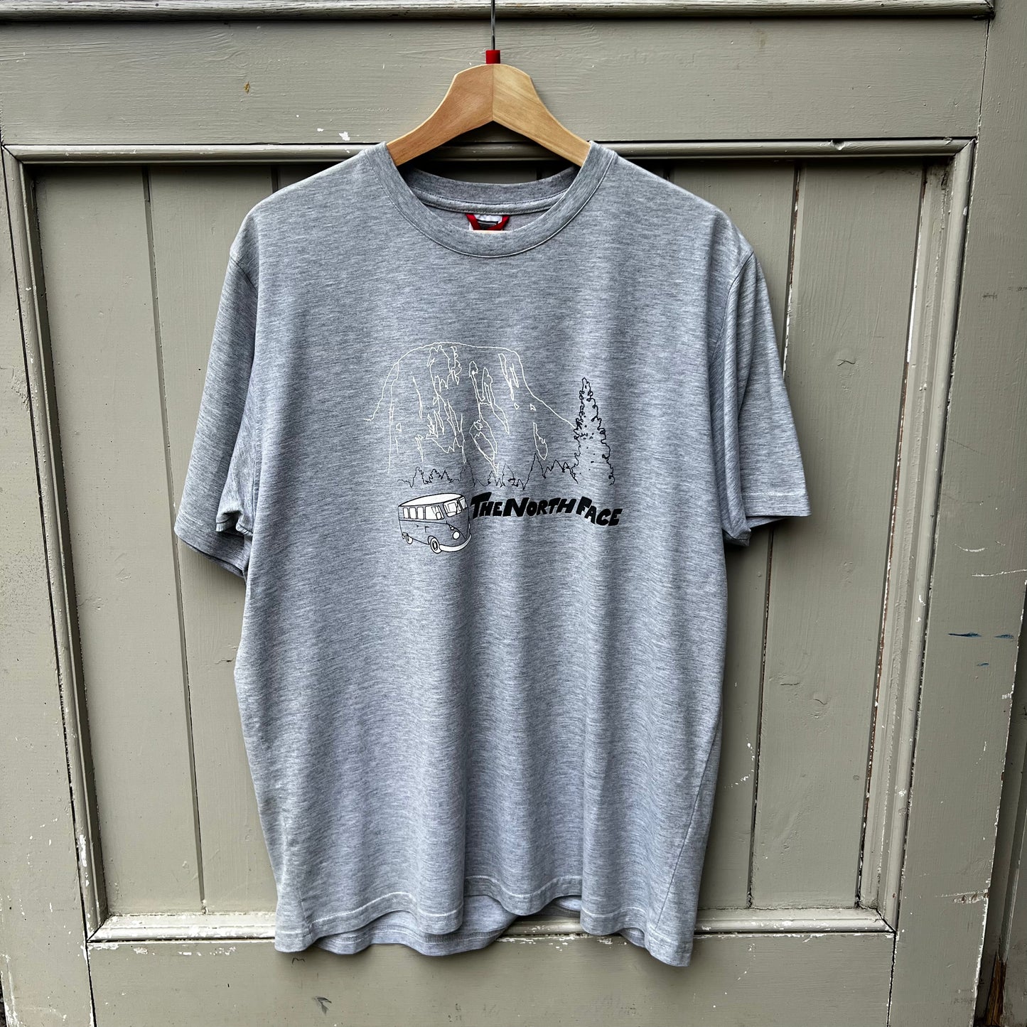 773 The North face Graphic T-Shirt, Size Large