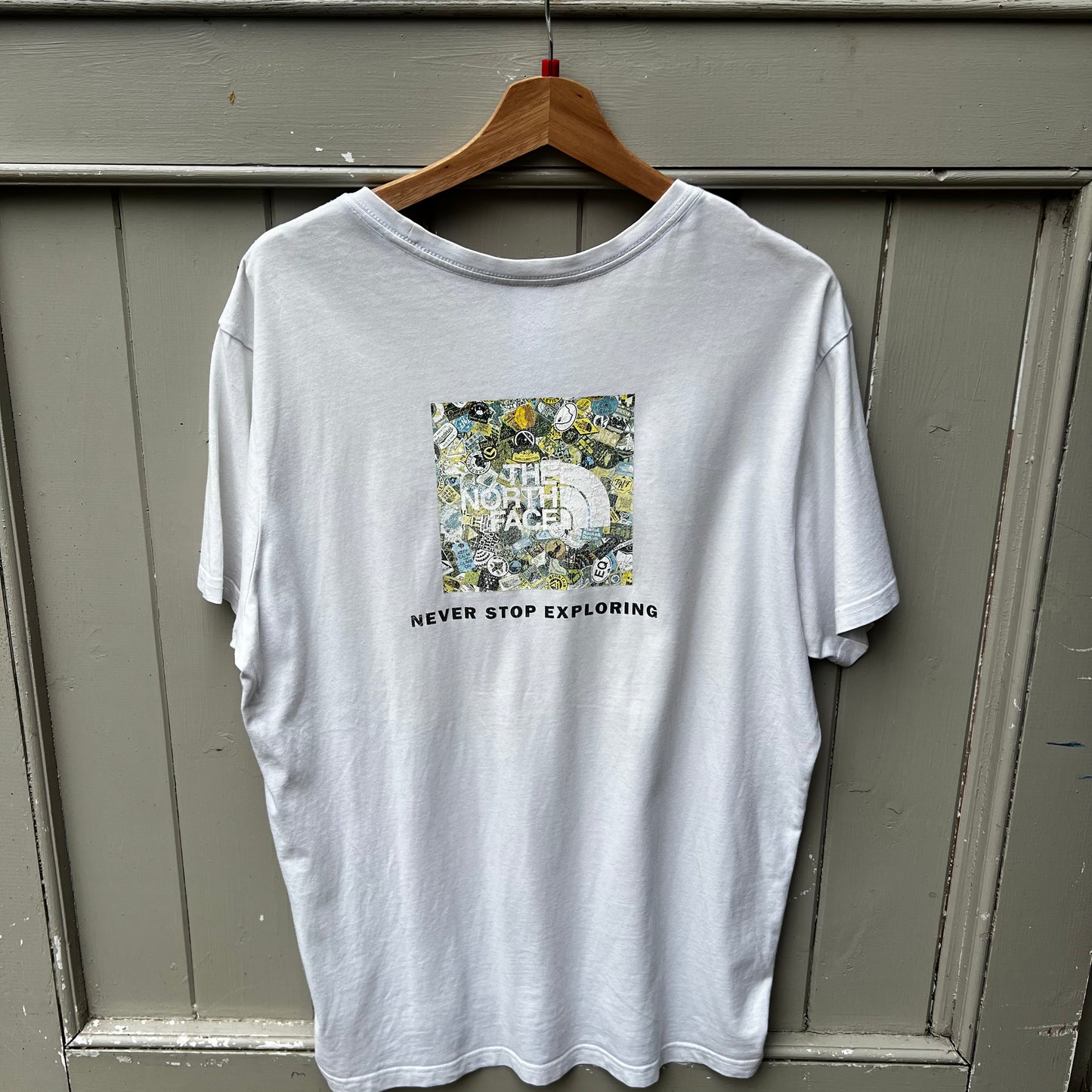 297 The North Face Graphic T-Shirt, Size Large