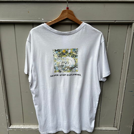 297 The North Face Graphic T-Shirt, Size Large