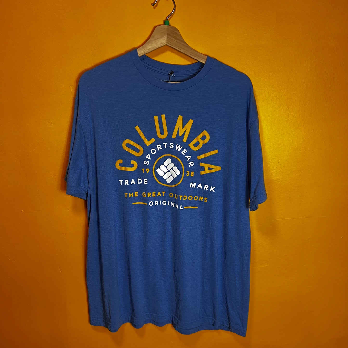 1696 Columbia Graphic T-Shirt, Size XL