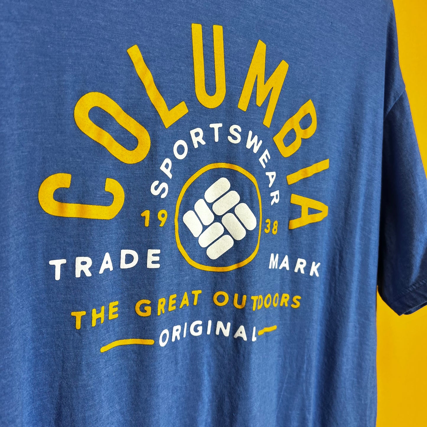 1696 Columbia Graphic T-Shirt, Size XL