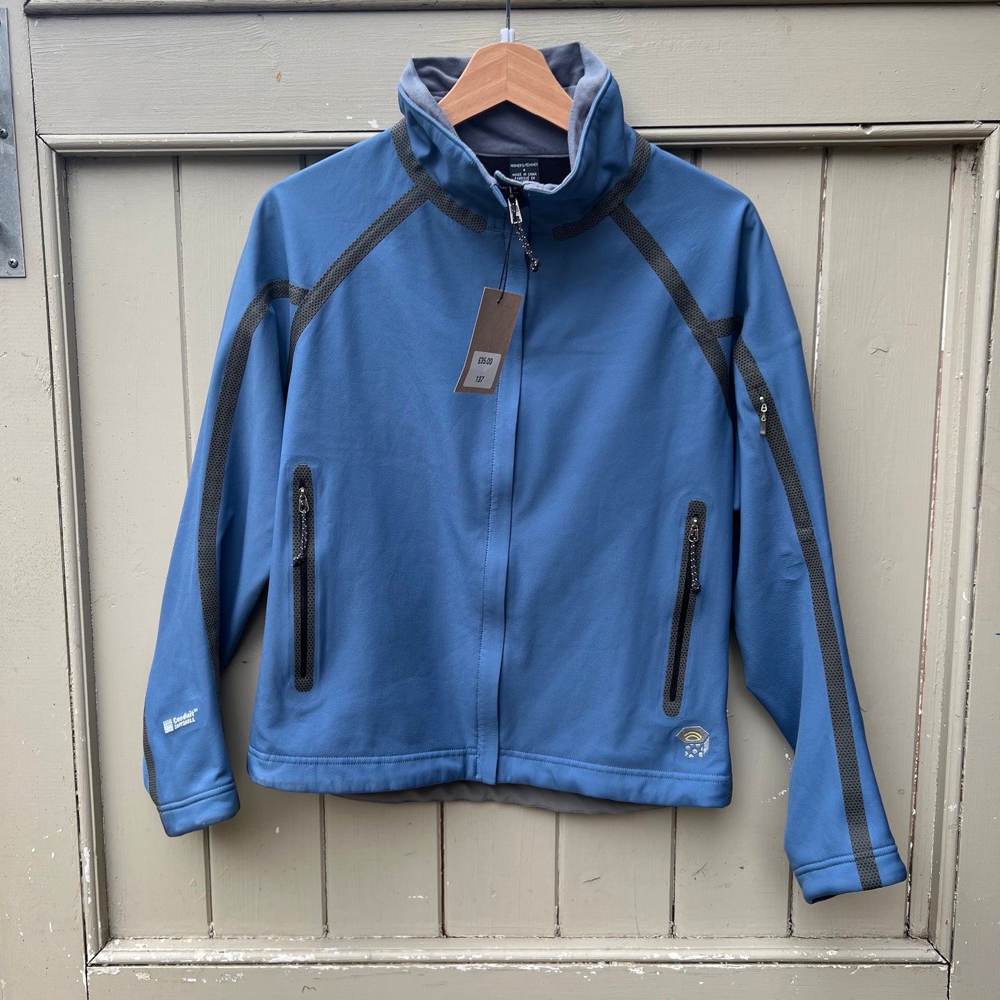 137 Mountain Hardware Soft Shell, Size XS