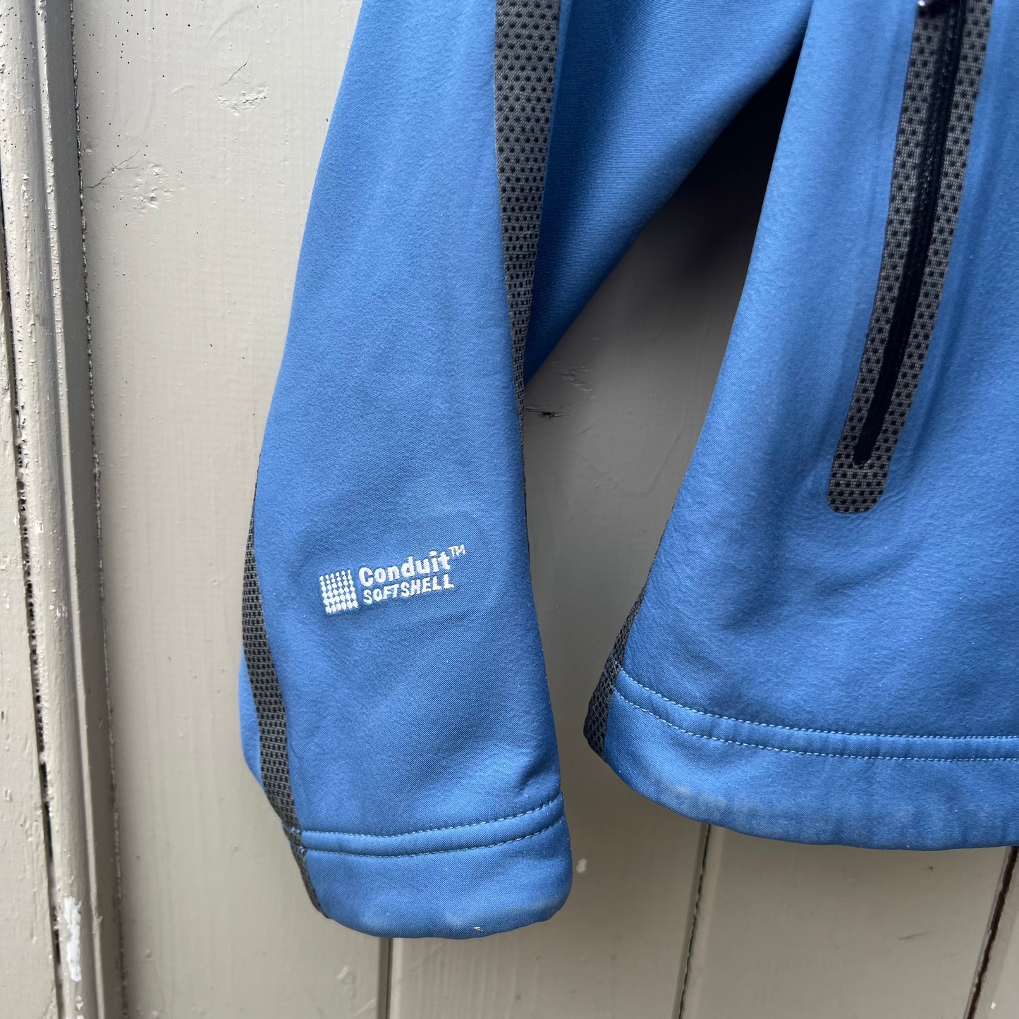 137 Mountain Hardware Soft Shell, Size XS