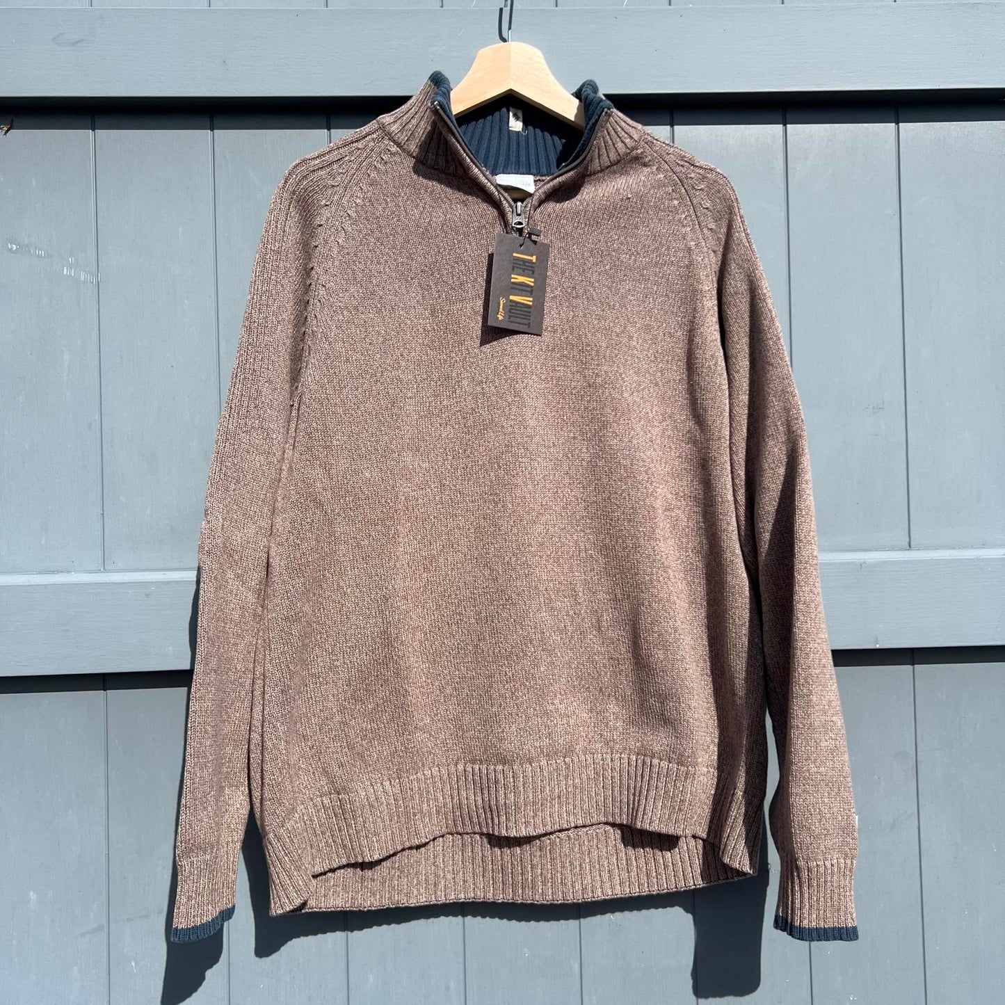 2793 Columbia Knitwear, Size L